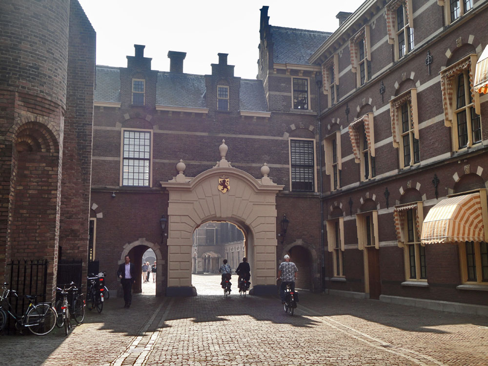 13th Century Archaeological Discovery At The Hague's Binnenhof 13th Century Archaeological Discovery At The Hague's Binnenhof
