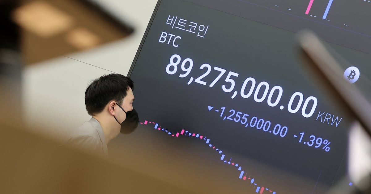 리플 2% 하락, 비트코인 9만 4000달러 횡보 지속: 관세 유예 효과 미미 [투자360]