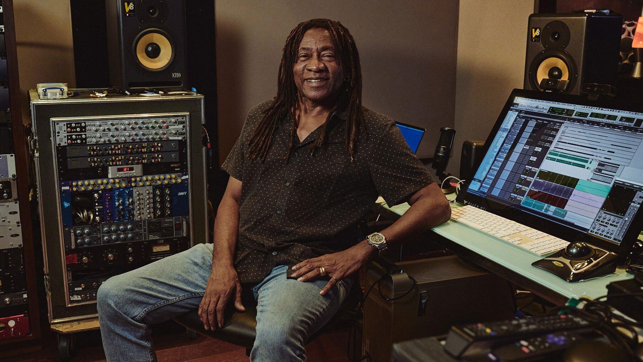 5-Time Grammy Winner To Retire Due To Age And Memory Problems 5-Time Grammy Winner To Retire Due To Age And Memory Problems
