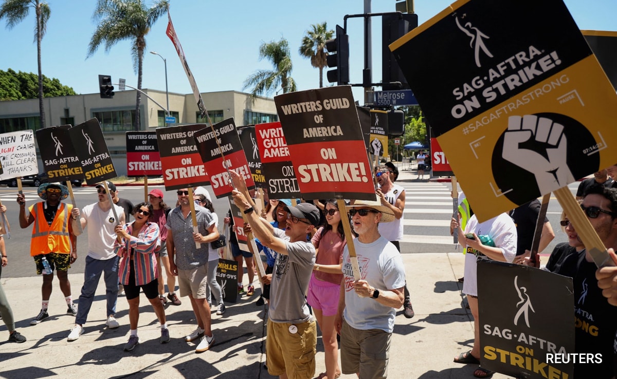 Actors And Writers Strike: A Complete Hollywood Shutdown Actors And Writers Strike: A Complete Hollywood Shutdown