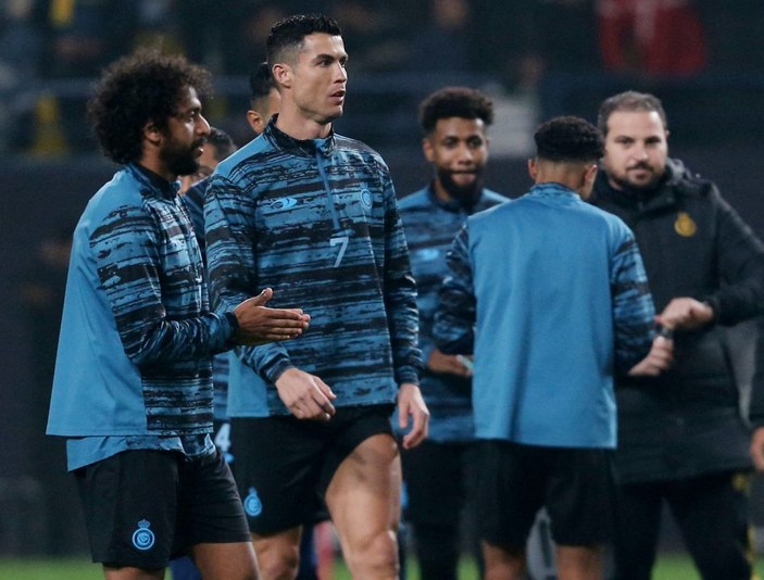 Al Nassr, Cristiano Ronaldo Ile 2 Yıllık Sözleşme İmzaladı Al Nassr, Cristiano Ronaldo Ile 2 Yıllık Sözleşme İmzaladı
