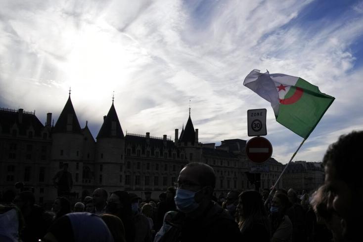 Algérien Expulsé De France Pour Ses Prises De Position Sur Gaza Algérien Expulsé De France Pour Ses Prises De Position Sur Gaza