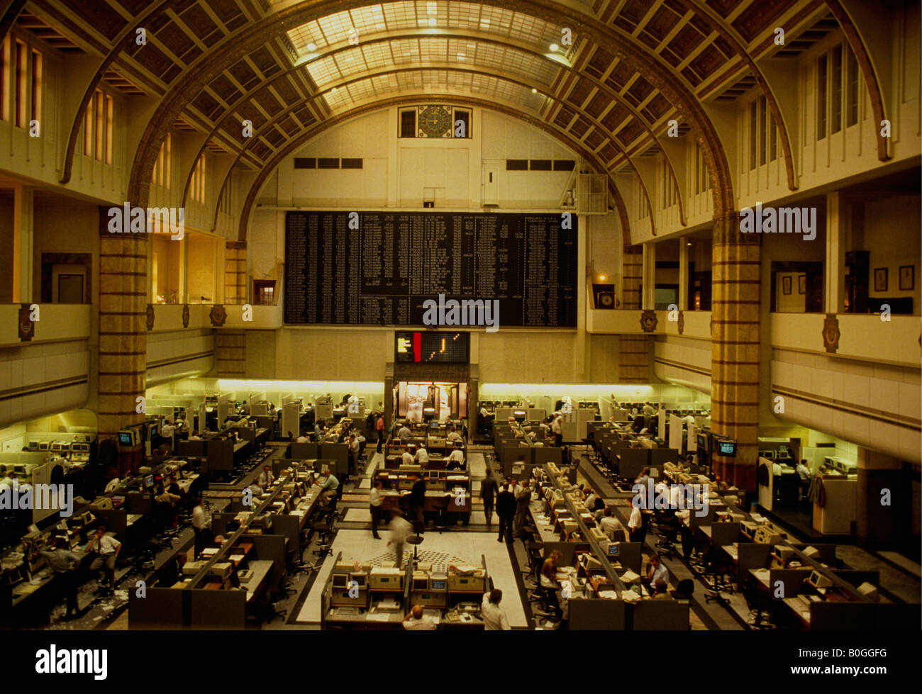 Amsterdam Stock Market: 7% Opening Plunge Reflects Growing Trade Tensions Amsterdam Stock Market: 7% Opening Plunge Reflects Growing Trade Tensions