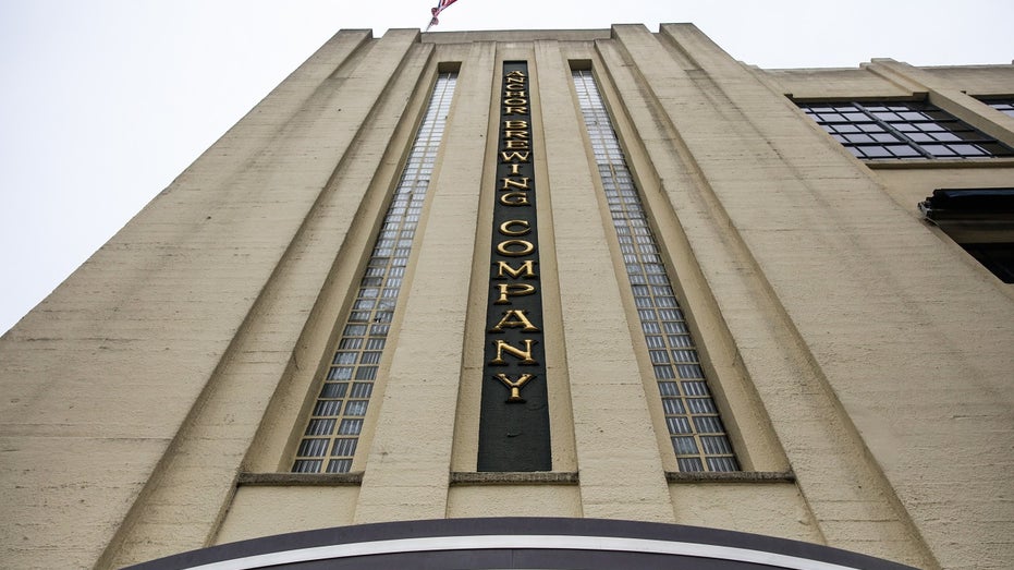 Anchor Brewing Company: 127 Years And Counting...to Closure Anchor Brewing Company: 127 Years And Counting...to Closure