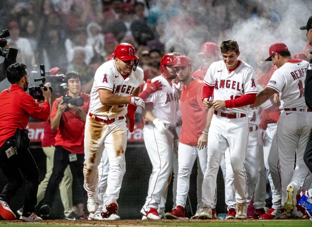 Angels Defeat White Sox In Rain-Shortened Game Thanks To Pari's Homer Angels Defeat White Sox In Rain-Shortened Game Thanks To Pari's Homer