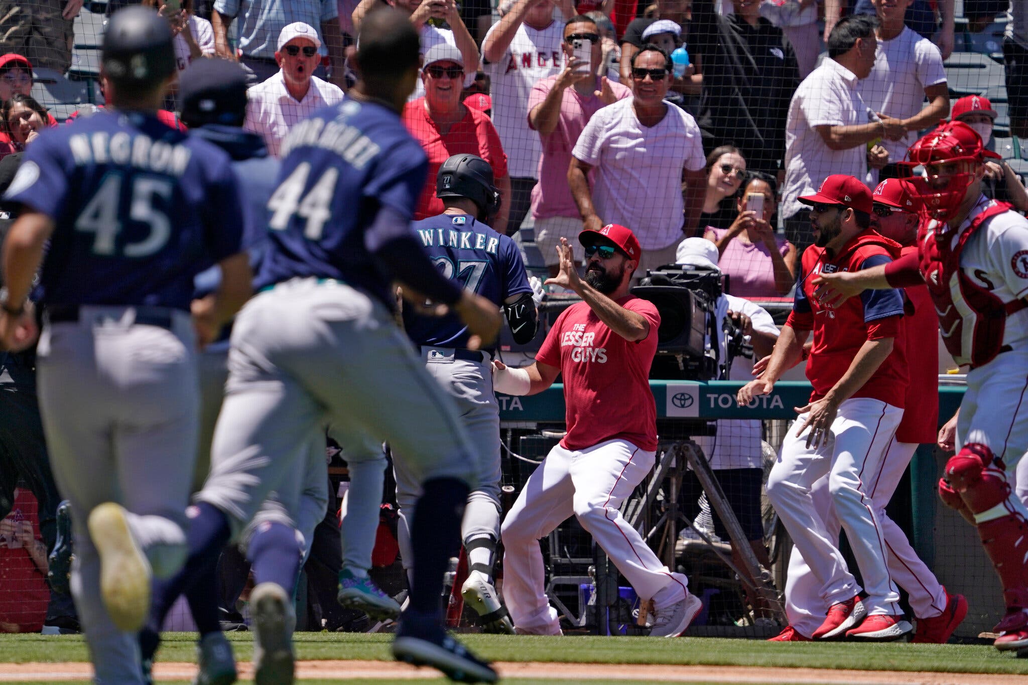 Angels' Offensive Surge In 8th Inning Secures Victory Over Blue Jays Angels' Offensive Surge In 8th Inning Secures Victory Over Blue Jays
