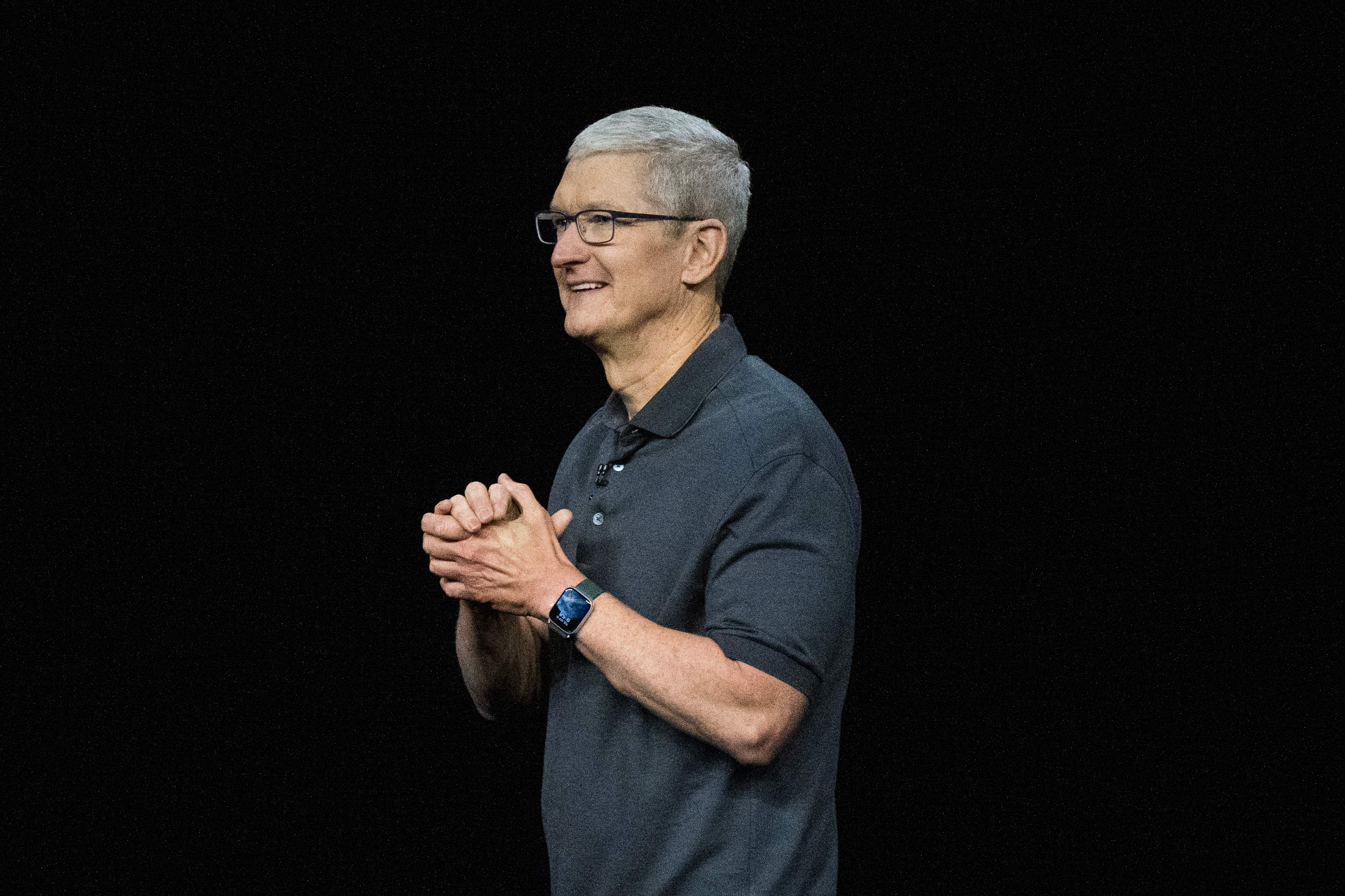 Apple CEO Tim Cook: A Difficult Year Apple CEO Tim Cook: A Difficult Year