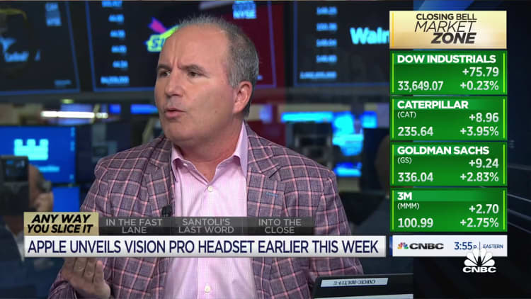Apple Stock: Long-Term Outlook After Wedbush's Price Target Revision Apple Stock: Long-Term Outlook After Wedbush's Price Target Revision