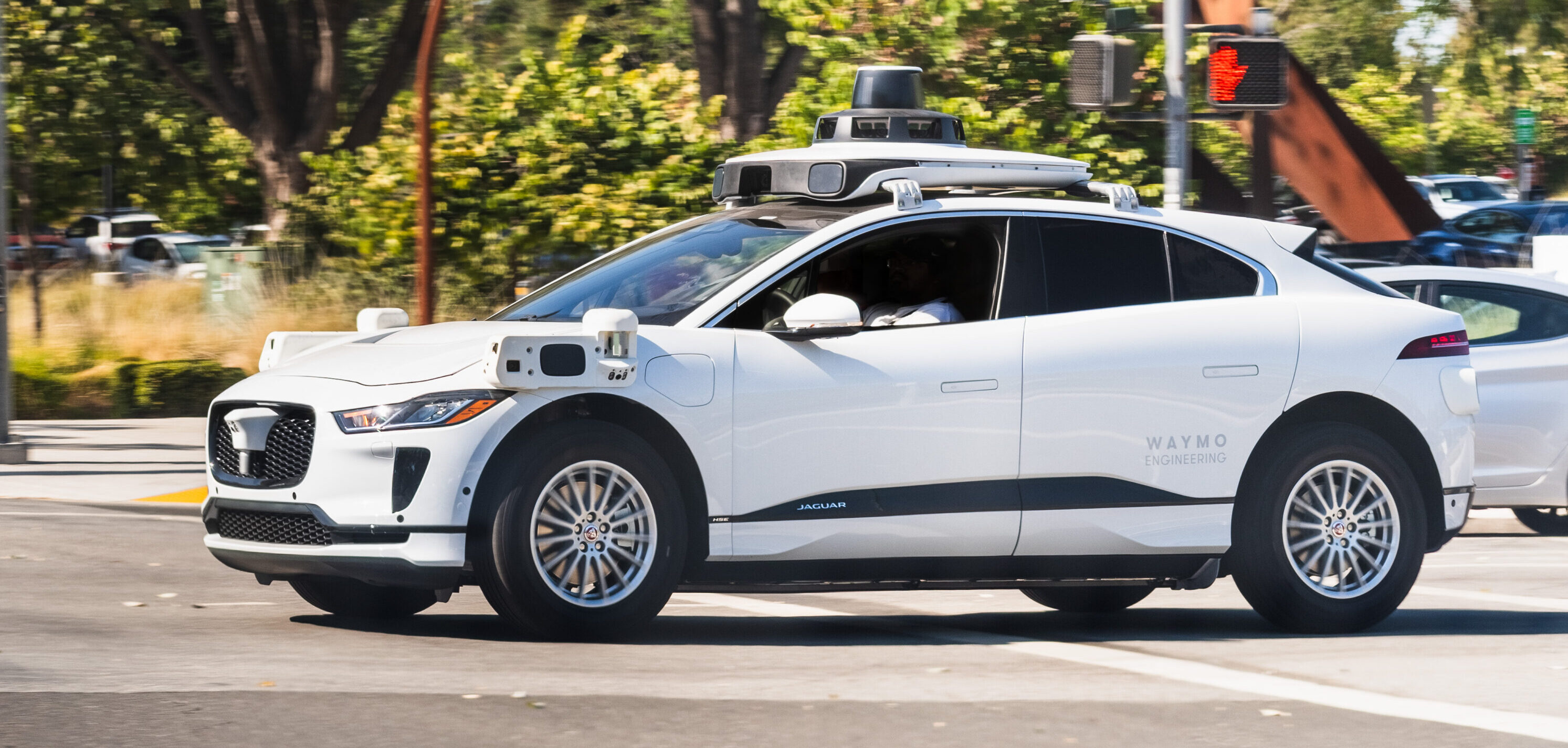 Autonomous Taxis Arrive In Austin: Uber And Waymo's Expansion
