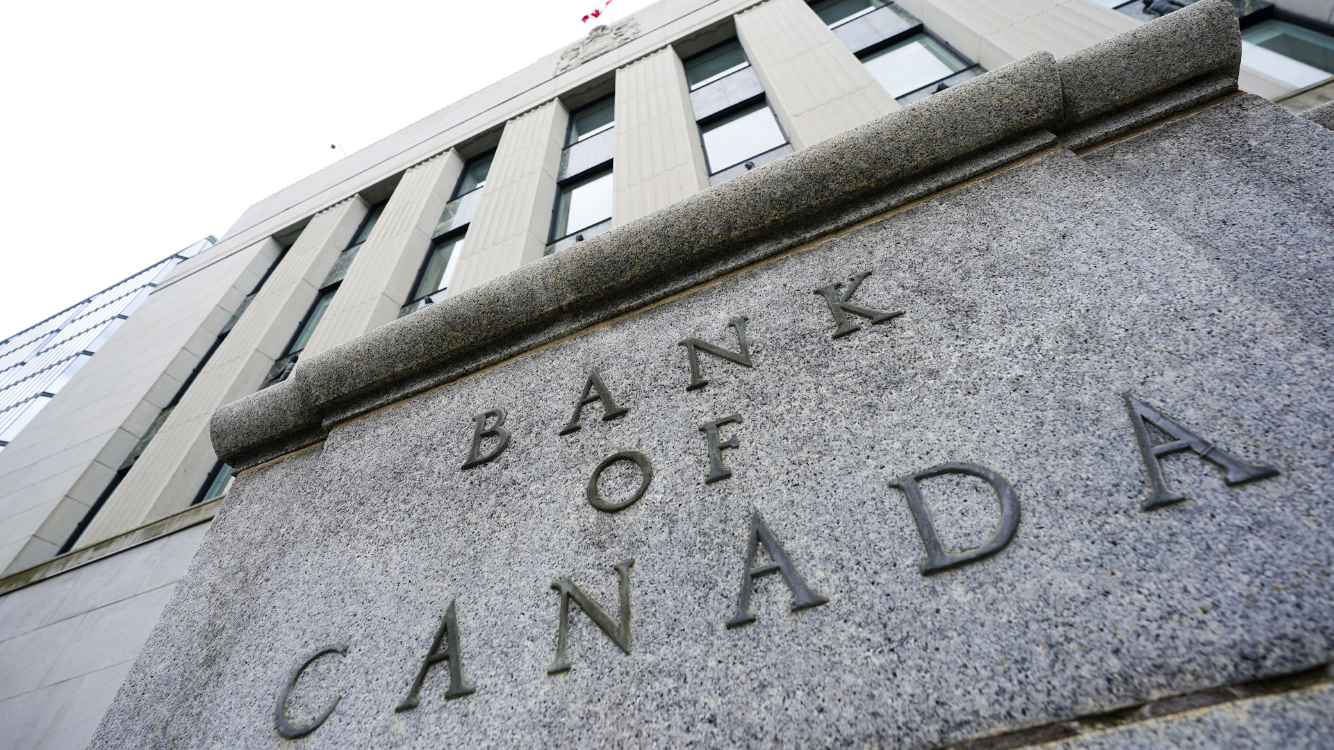 Bank Of Canada Rate Cuts: Economists Predict Renewed Cuts Amidst Tariff Job Losses Bank Of Canada Rate Cuts: Economists Predict Renewed Cuts Amidst Tariff Job Losses