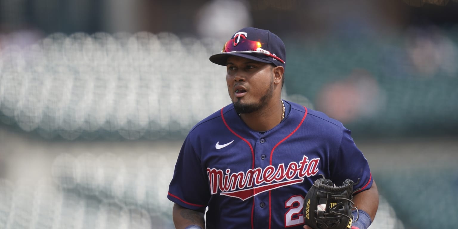 Baseball: Padre Luis Arraez Injured In Vicious Collision Baseball: Padre Luis Arraez Injured In Vicious Collision