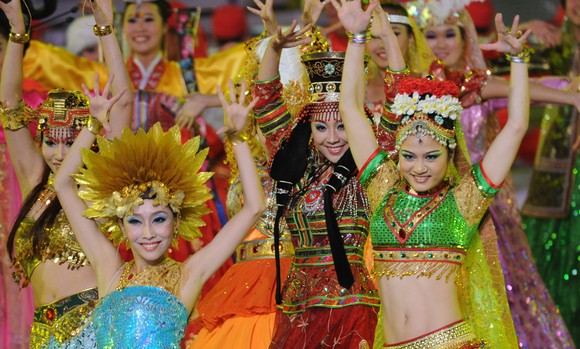 Bazelis: Muzikos, Protestų Ir Saunų Savaitės Atidarymo Ceremonija Bazelis: Muzikos, Protestų Ir Saunų Savaitės Atidarymo Ceremonija