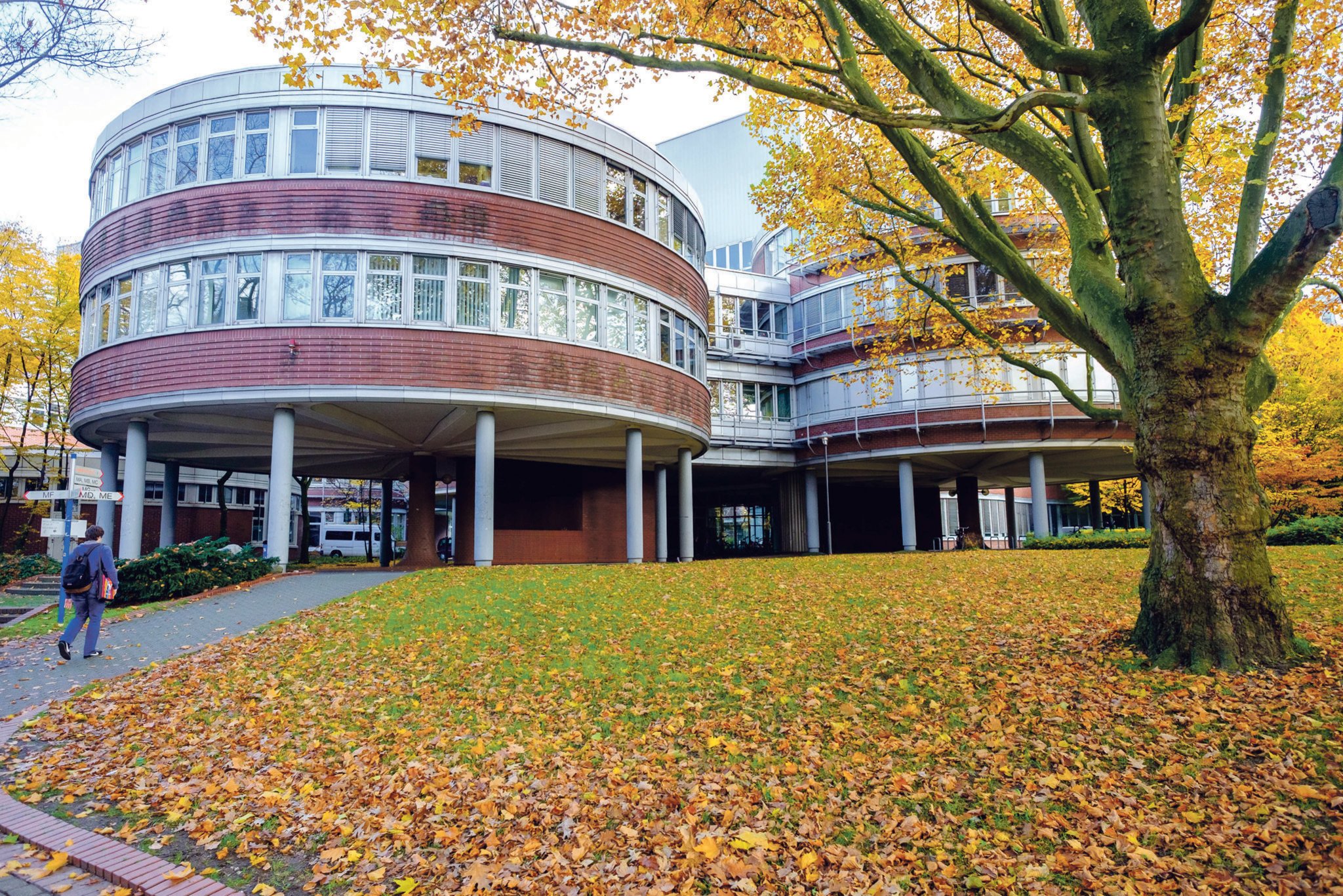 Bestechung An Der Uni Duisburg-Essen: Umfang Des Skandals Und Geständnis Einer Mitarbeiterin Bestechung An Der Uni Duisburg-Essen: Umfang Des Skandals Und Geständnis Einer Mitarbeiterin