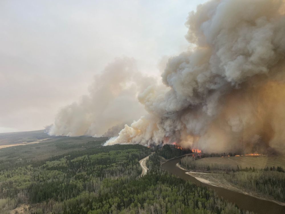 Canada Wildfire Emergency: Unprecedented Evacuations And Transborder Smoke Canada Wildfire Emergency: Unprecedented Evacuations And Transborder Smoke