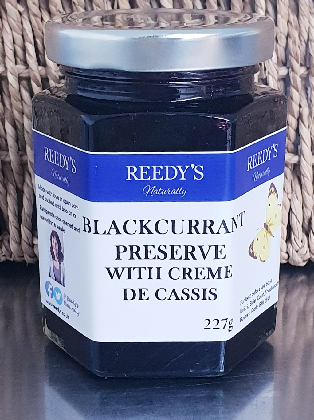 Cassis Blackcurrant: A Connoisseur's Guide To Selection And Serving Cassis Blackcurrant: A Connoisseur's Guide To Selection And Serving