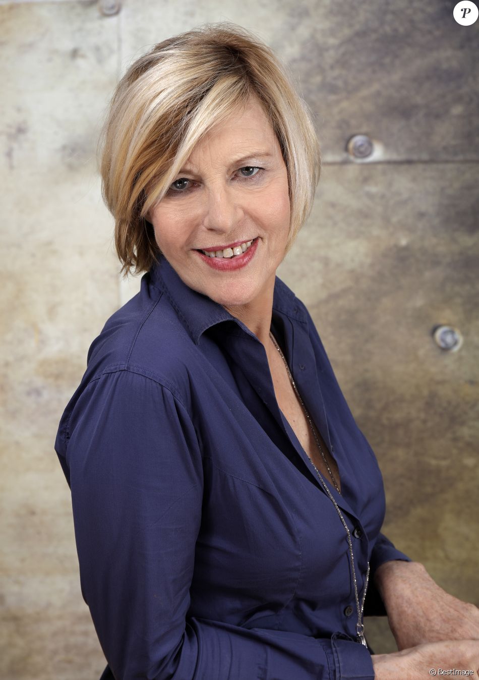 Chantal Ladesou : Sa Paisible Retraite Loin De Paris Chantal Ladesou : Sa Paisible Retraite Loin De Paris