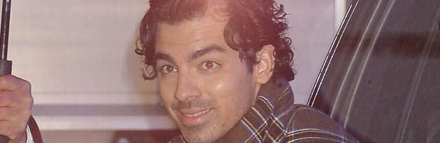 Couple Fights Over Joe Jonas: His Unexpected Reaction Couple Fights Over Joe Jonas: His Unexpected Reaction