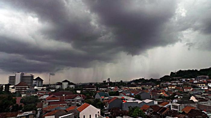Cuaca Semarang Besok (22/4): Peringatan Hujan Siang Hari Di Jawa Tengah Cuaca Semarang Besok (22/4): Peringatan Hujan Siang Hari Di Jawa Tengah