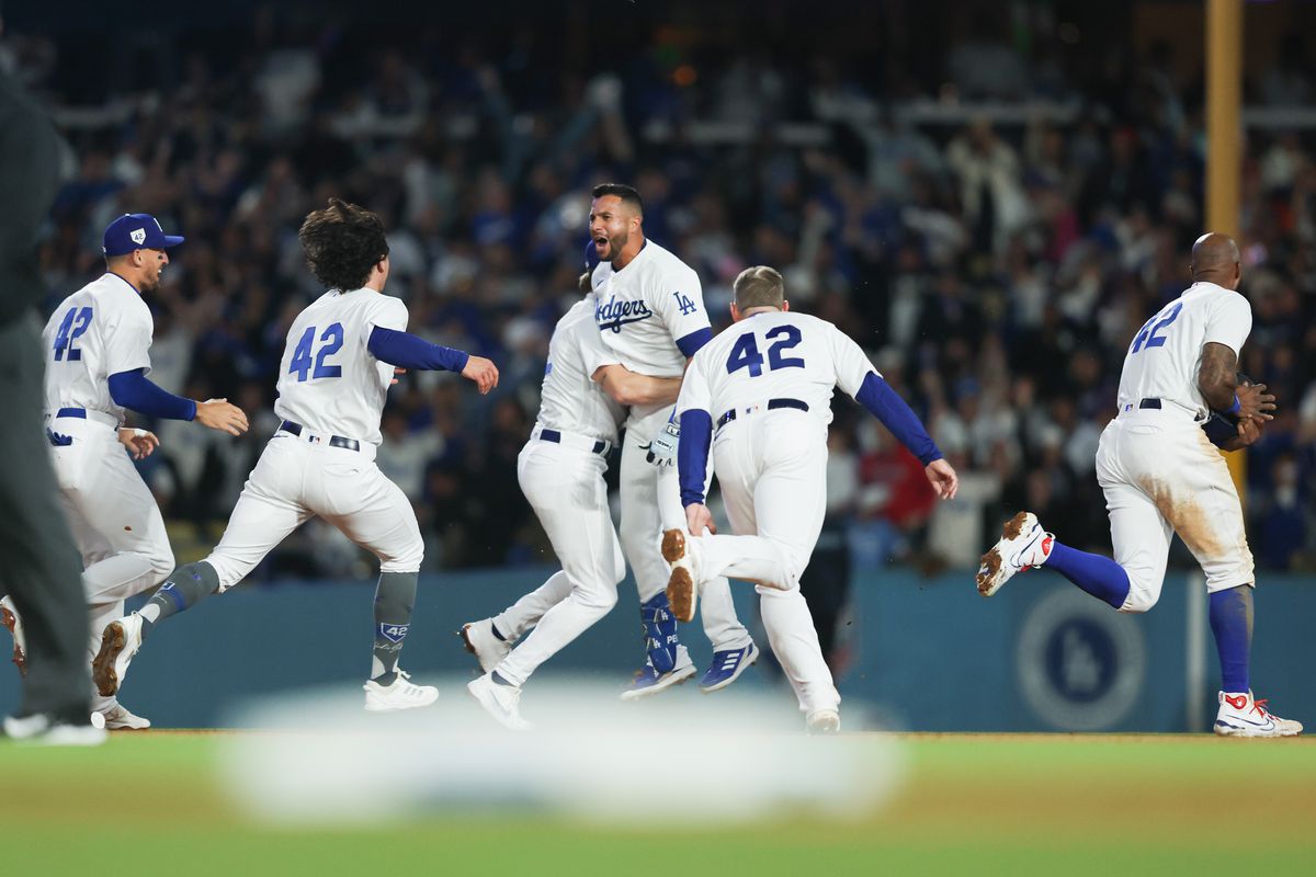Cubs Pitching Dominates As Dodgers Offense Struggles Cubs Pitching Dominates As Dodgers Offense Struggles