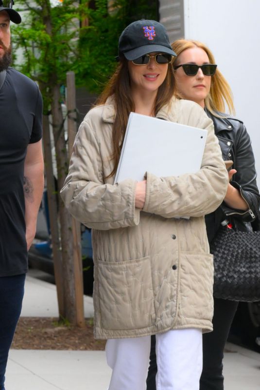 Dakota Johnson's Family Rallies At Dakota Johnson's Family Rallies At