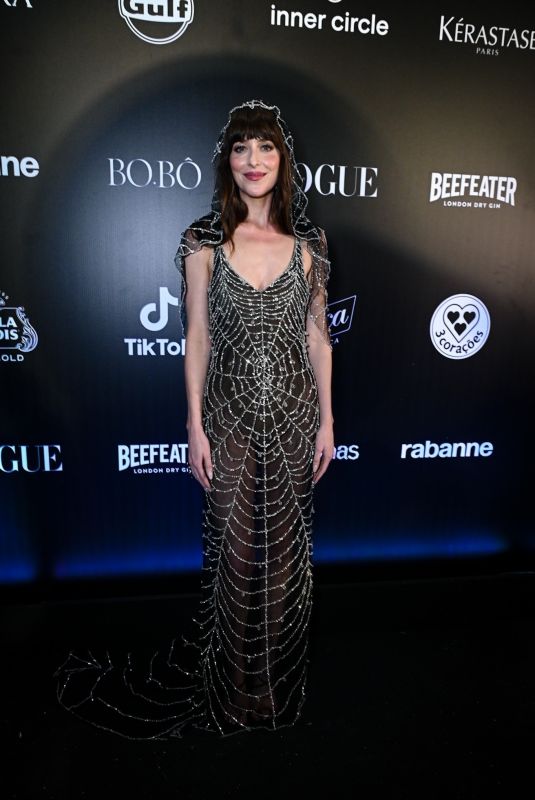 Dakota Johnson's Spring Dress: A Mother-Daughter Fashion Moment Dakota Johnson's Spring Dress: A Mother-Daughter Fashion Moment