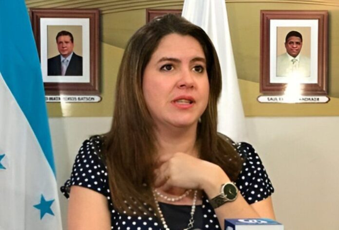 Debate Político: Rixi Moncada Y Cossette López En Un Choque De Posturas Debate Político: Rixi Moncada Y Cossette López En Un Choque De Posturas