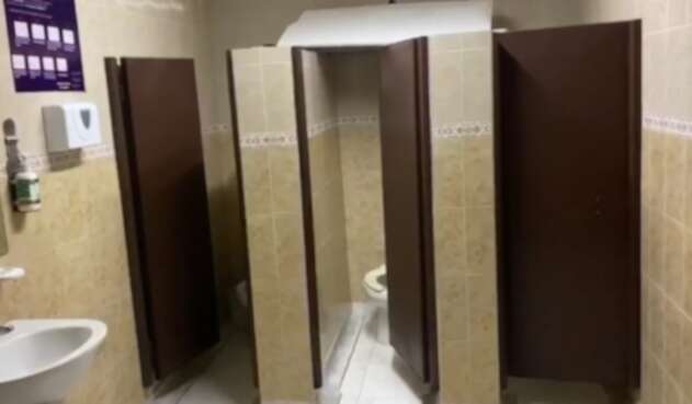 Detención De Estudiante Transgénero Por Usar Baño De Mujeres: Análisis Del Incidente Detención De Estudiante Transgénero Por Usar Baño De Mujeres: Análisis Del Incidente