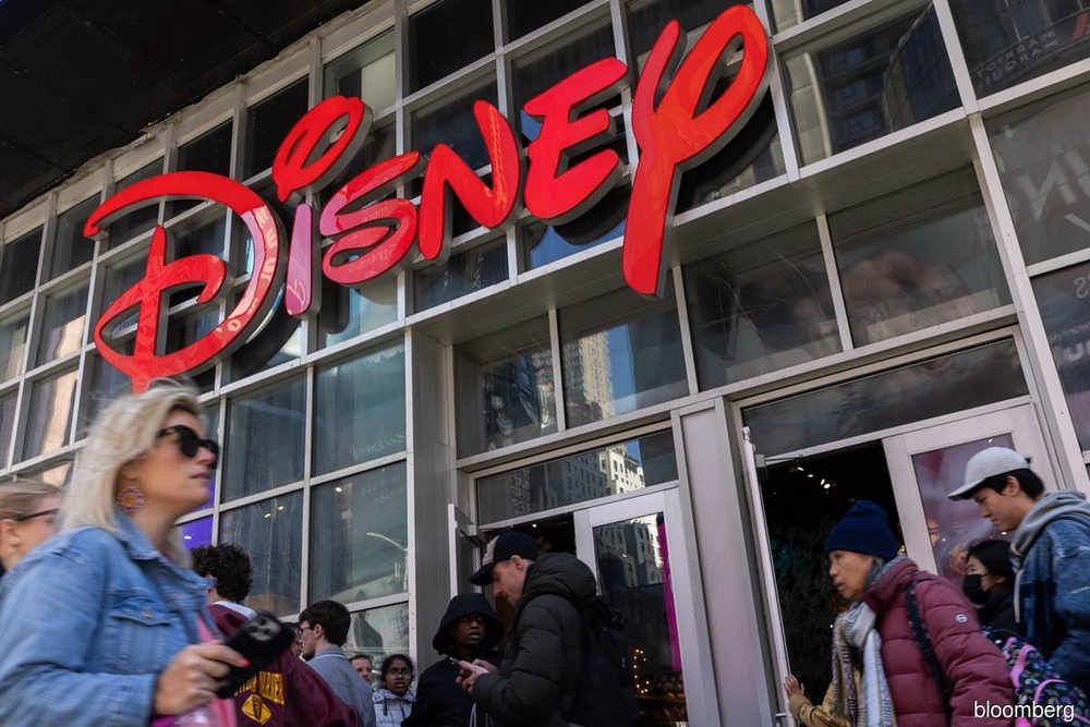 Disney's Profit Outlook Raised: Parks And Streaming Drive Growth Disney's Profit Outlook Raised: Parks And Streaming Drive Growth