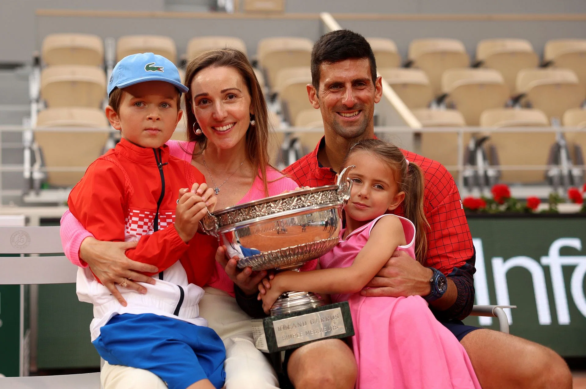Djokovic's Domination: Tekrar Kortların Kralı Djokovic's Domination: Tekrar Kortların Kralı