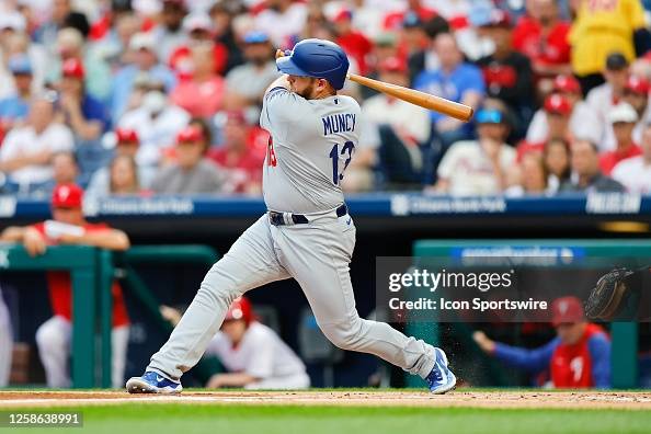 Dodgers' Muncy Abandons Torpedo Bat, Delivers Crucial Game-Tying Hit