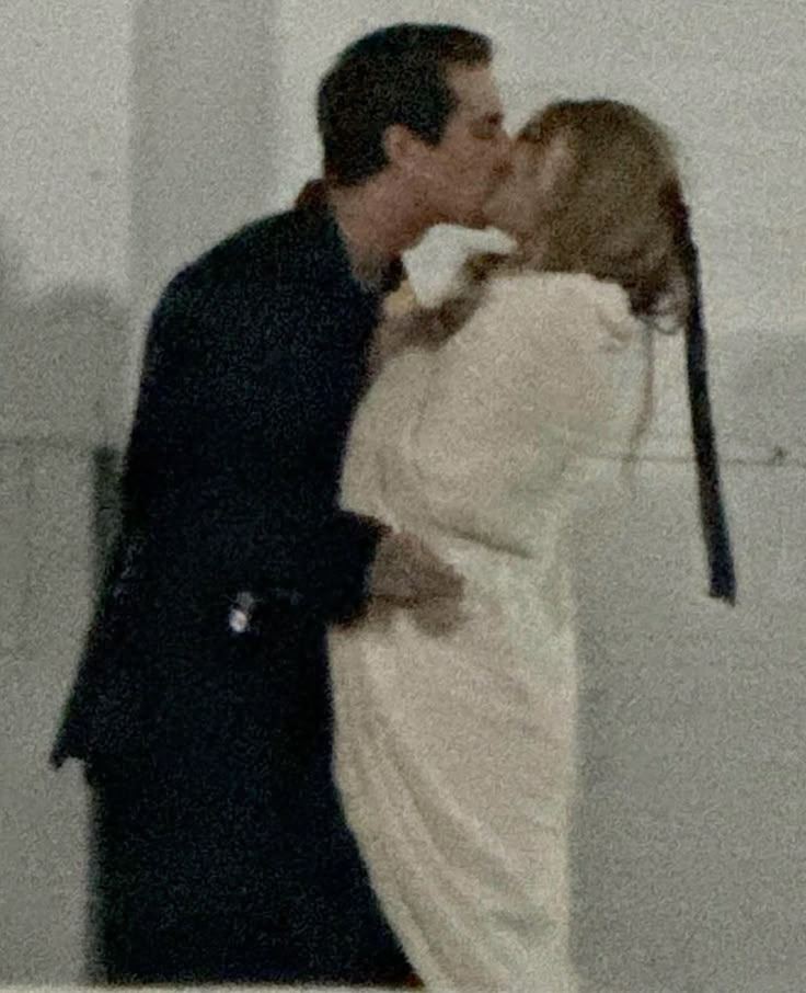Dove Cameron And Damiano David Spotted Holding Hands In New York City Dove Cameron And Damiano David Spotted Holding Hands In New York City