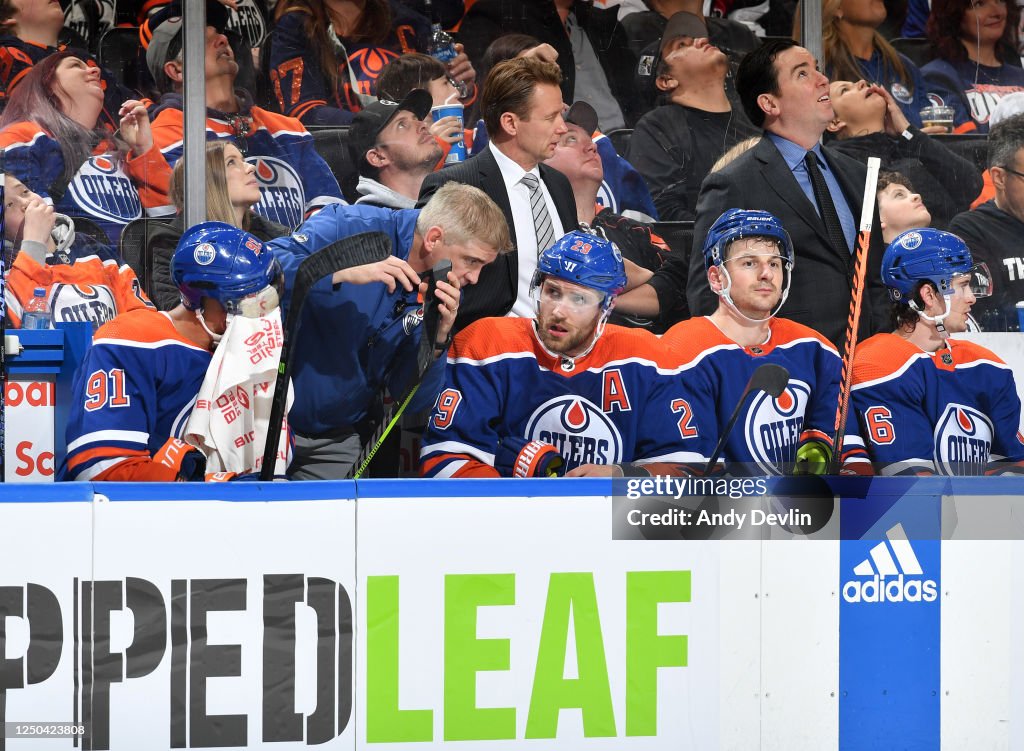 Edmonton Oilers' Draisaitl Leaves Game With Injury Edmonton Oilers' Draisaitl Leaves Game With Injury