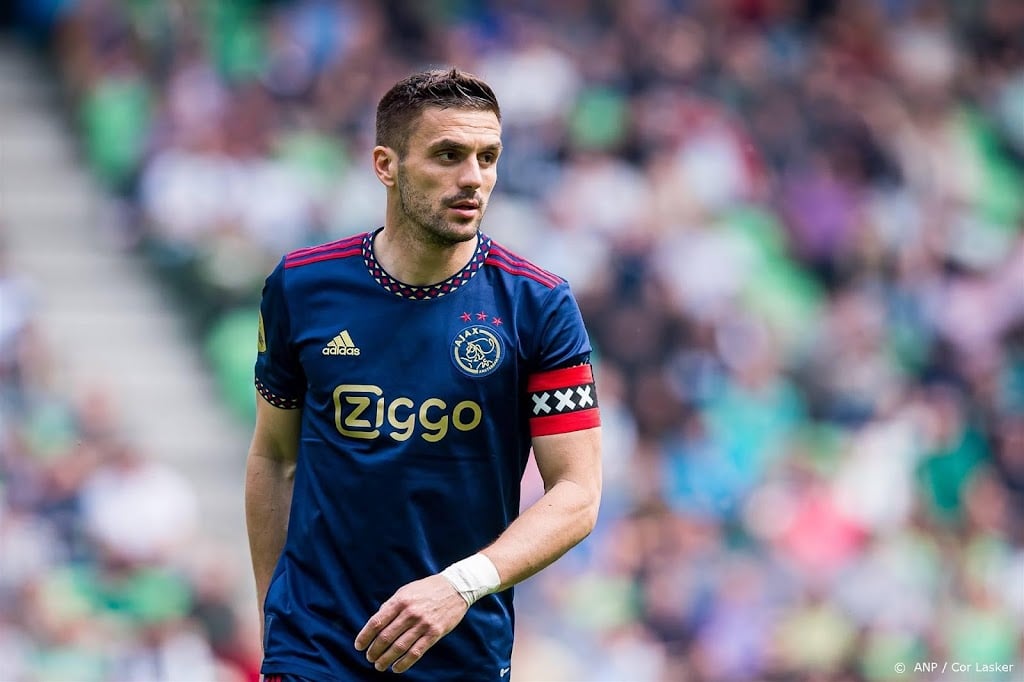 Een Opvallende Naam In Beeld Bij Ajax: Simonis' Toekomst Onzeker Een Opvallende Naam In Beeld Bij Ajax: Simonis' Toekomst Onzeker