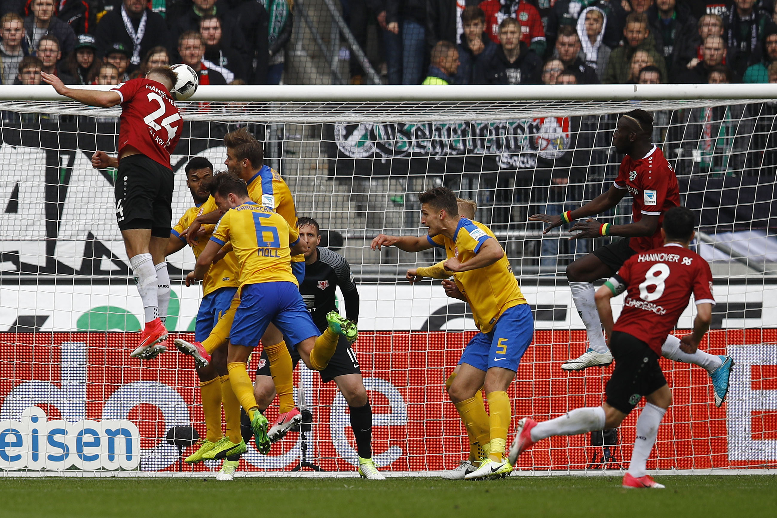 Eintracht Braunschweig Vs. Hannover 96: Jannes Horns Weg Zwischen Den Rivalen Eintracht Braunschweig Vs. Hannover 96: Jannes Horns Weg Zwischen Den Rivalen