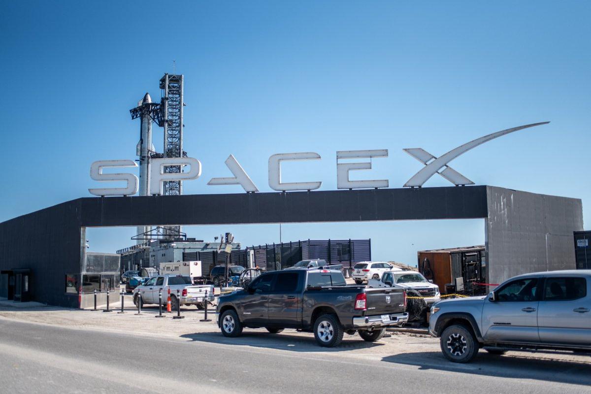 Elon Musk Et Starbase : Une Ville Pour L'Avenir Spatial Au Texas Elon Musk Et Starbase : Une Ville Pour L'Avenir Spatial Au Texas