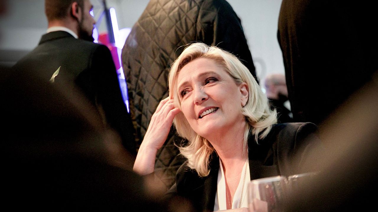 Exclusion De Marine Le Pen En 2027 ? Jacobelli Répond À Hanouna Exclusion De Marine Le Pen En 2027 ? Jacobelli Répond À Hanouna