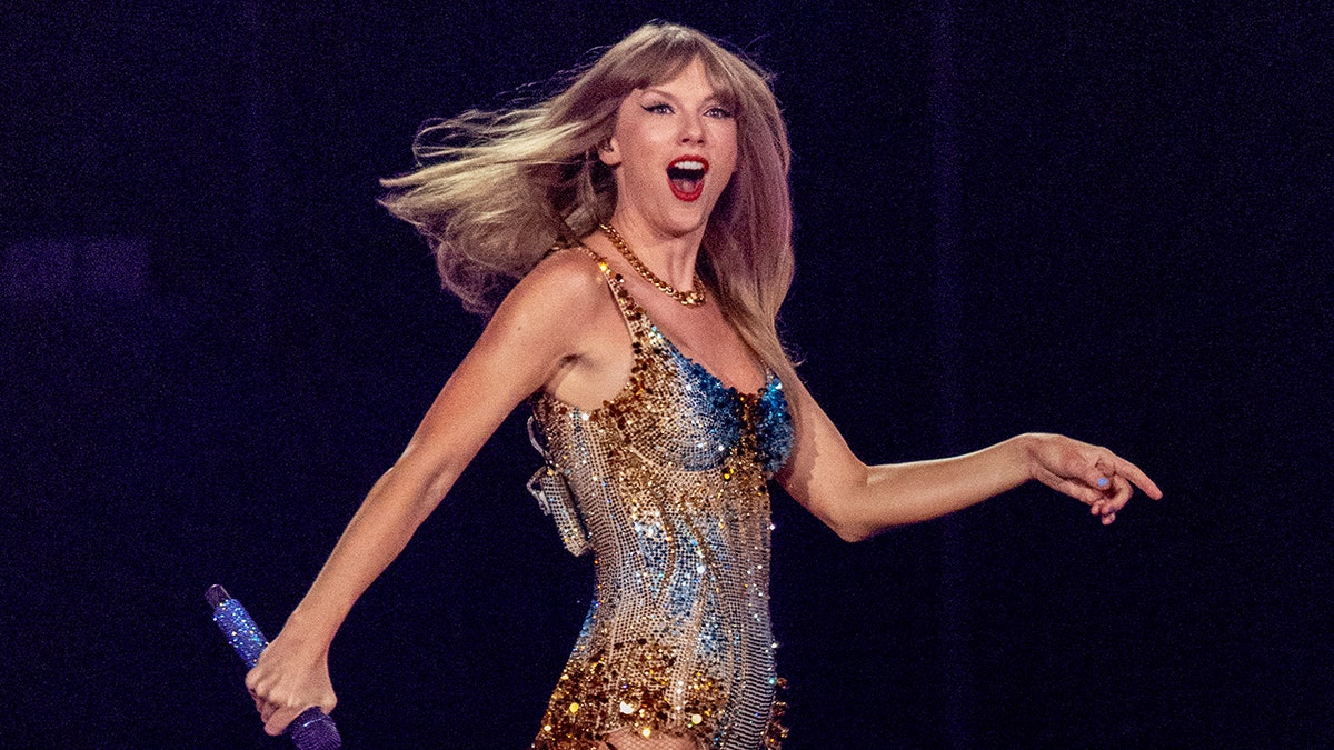 Explore Taylor Swift's Eras Tour Wardrobe: High-Quality Photos And Analysis Explore Taylor Swift's Eras Tour Wardrobe: High-Quality Photos And Analysis