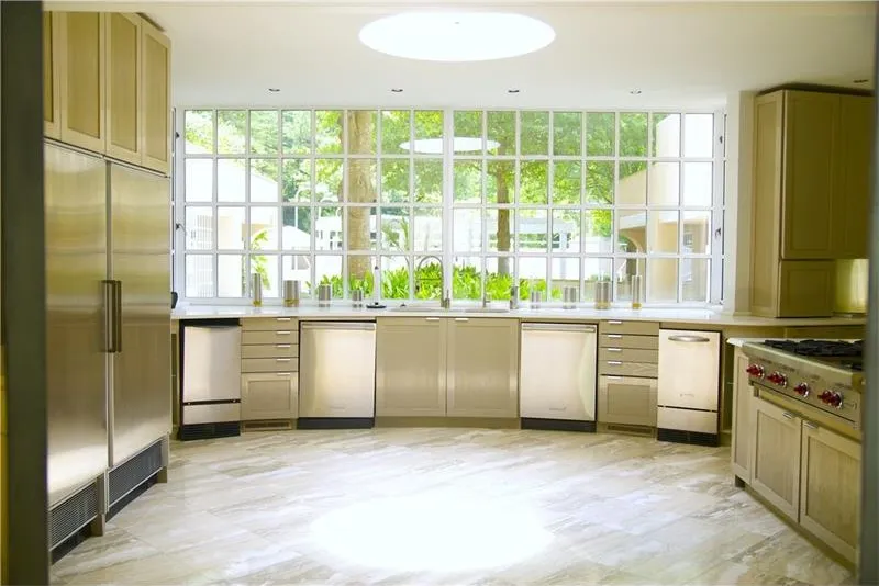 Exploring The Opulence: Iconic Homes From MTV Cribs Exploring The Opulence: Iconic Homes From MTV Cribs