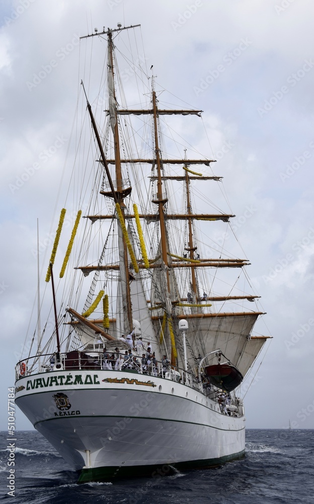 Fatal Collision: Mexican Navy Training Vessel Strikes Brooklyn Bridge Fatal Collision: Mexican Navy Training Vessel Strikes Brooklyn Bridge