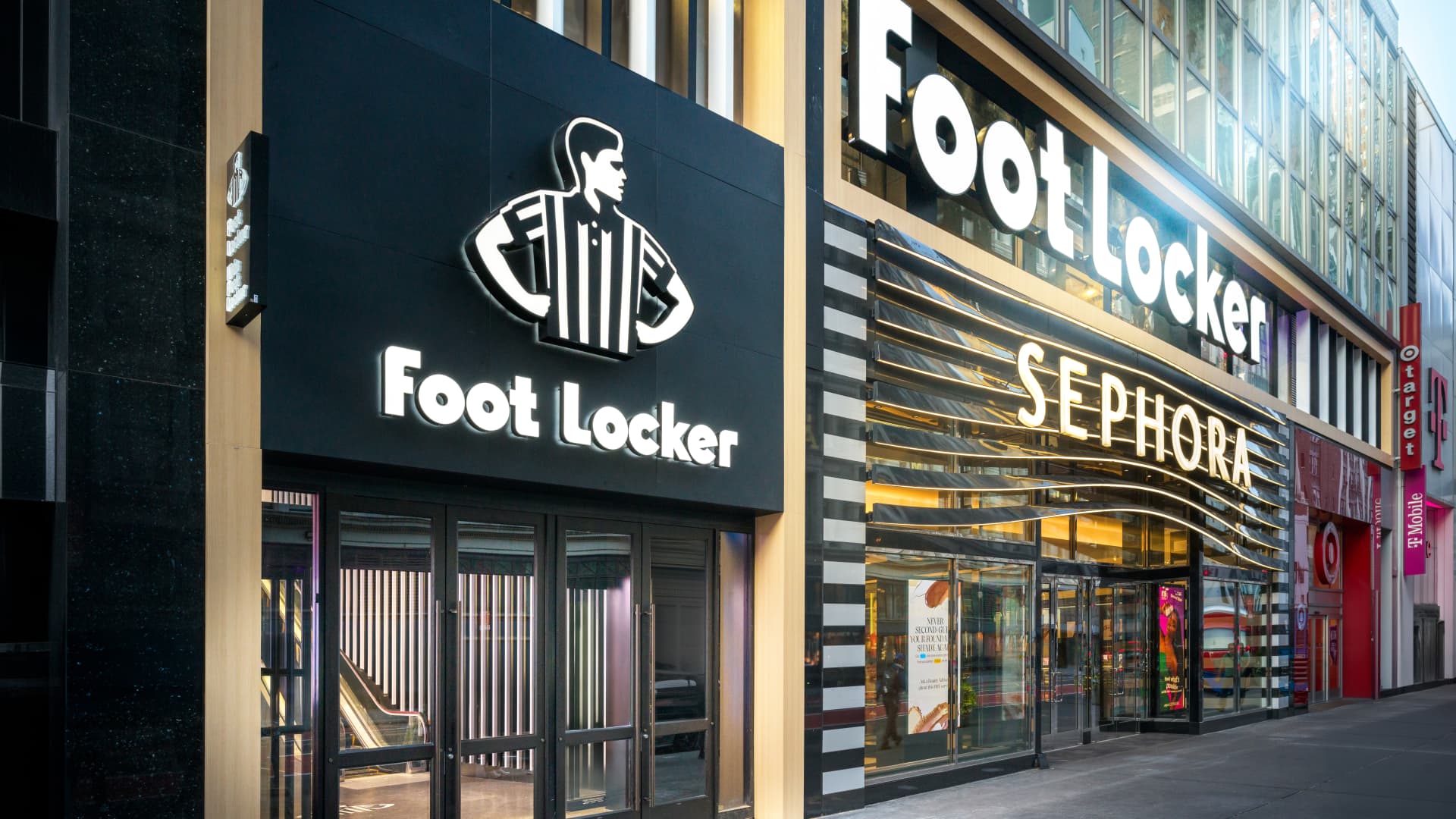 Foot Locker (FL) Q4 2024 Earnings: Evaluating The Success Of The Lace Up Plan Foot Locker (FL) Q4 2024 Earnings: Evaluating The Success Of The Lace Up Plan