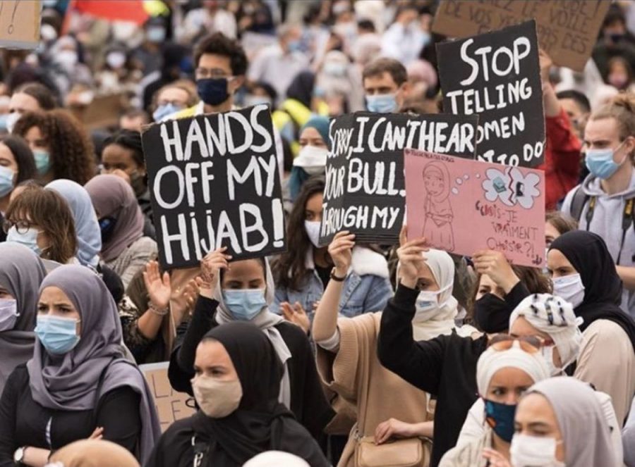 France's Ruling Party Weighs In On Public Hijab Ban For Under 15s France's Ruling Party Weighs In On Public Hijab Ban For Under 15s