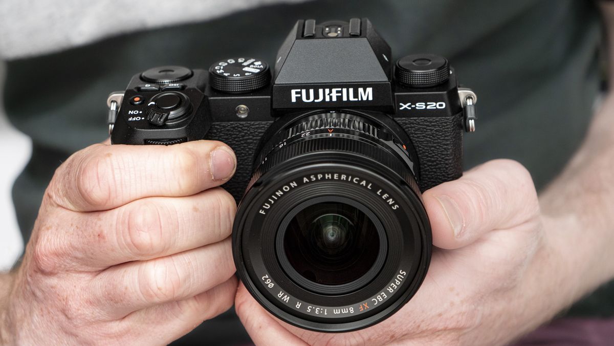 Fujifilm X-H2 Hands-On Review: Whimsical, Refreshing, And Fun Fujifilm X-H2 Hands-On Review: Whimsical, Refreshing, And Fun