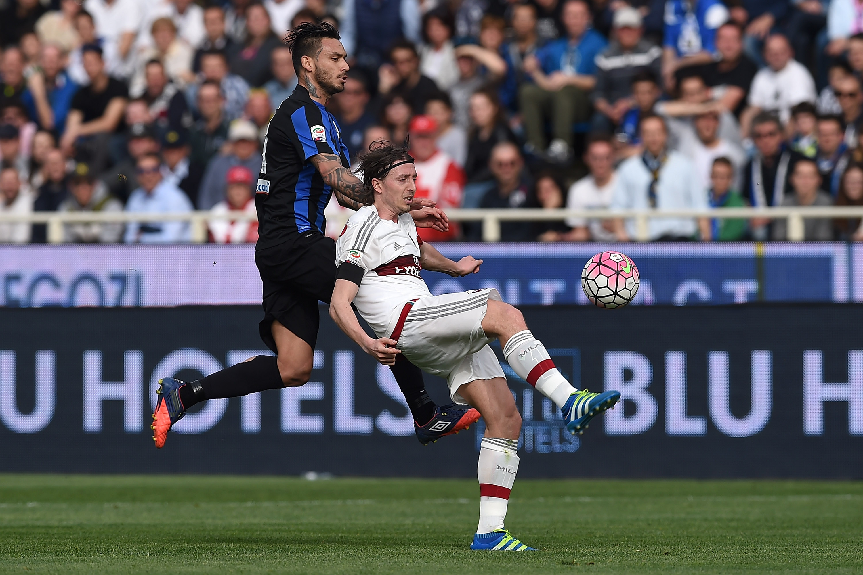 Giménez En Acción: AC Milan Vs Atalanta - Guía Completa Para Ver El Partido Giménez En Acción: AC Milan Vs Atalanta - Guía Completa Para Ver El Partido