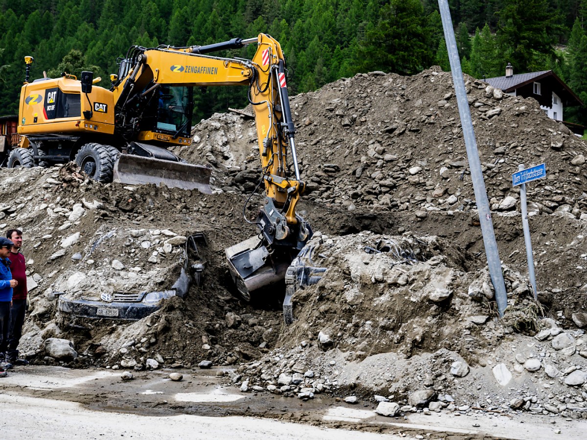 Glacier Burst Causes Mudslide, Burying Swiss Village: One Person Missing Glacier Burst Causes Mudslide, Burying Swiss Village: One Person Missing