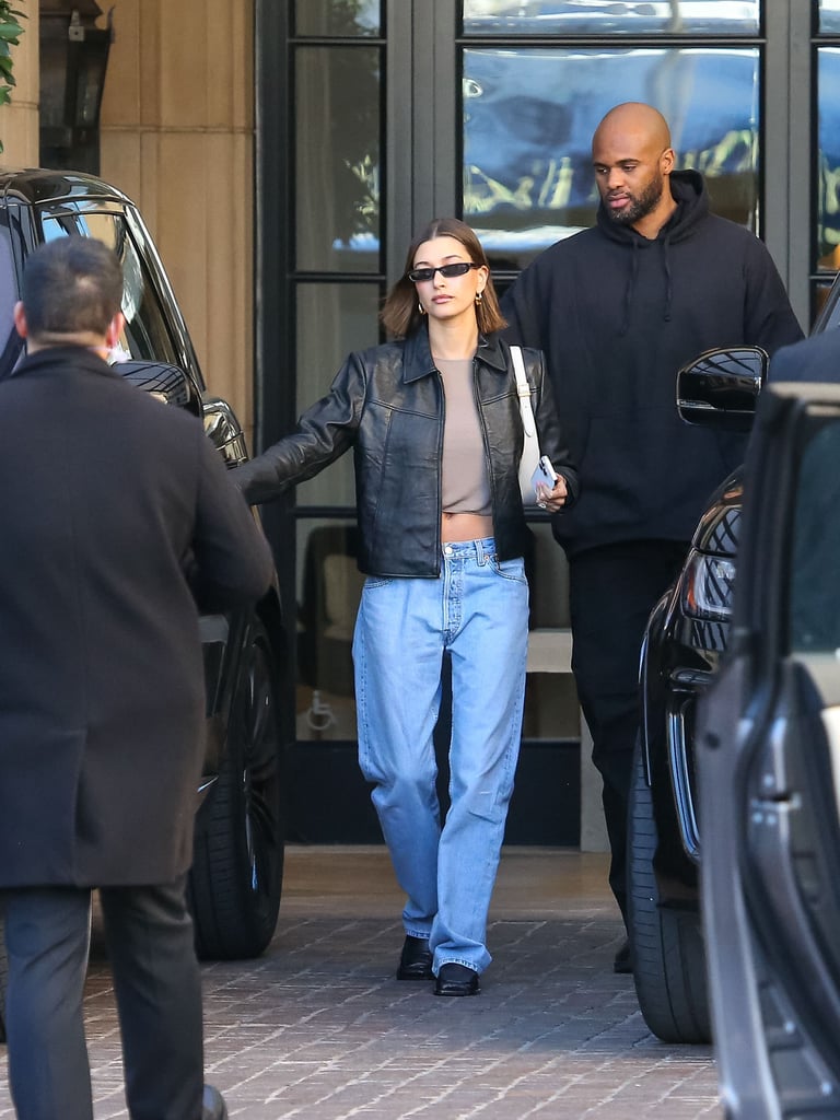 Hailey Bieber U Vintage Plavoj Gucci Haljini: Neočekivani Izbor Obuće Hailey Bieber U Vintage Plavoj Gucci Haljini: Neočekivani Izbor Obuće