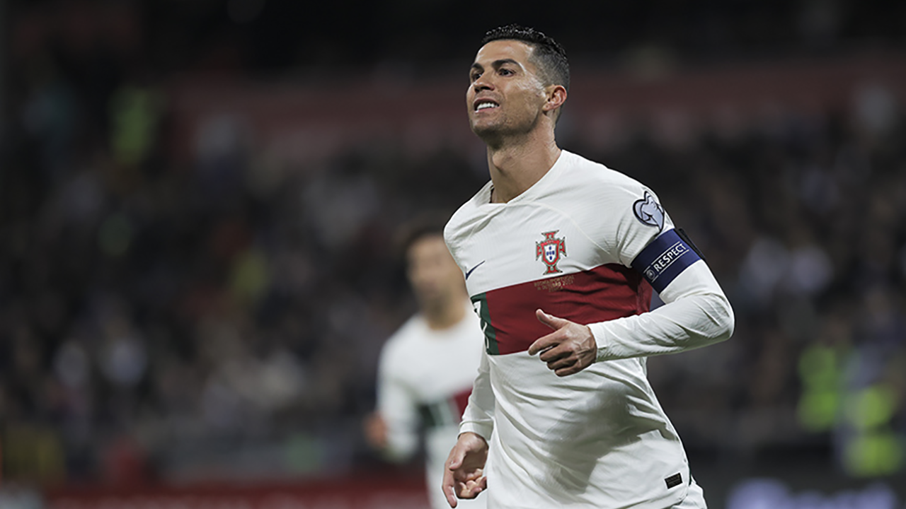 Hasselbaink'ten Şok Emeklilik Çağrısı: Ronaldo, 2026 Dünya Kupası'nda Oynamalı Mı? Hasselbaink'ten Şok Emeklilik Çağrısı: Ronaldo, 2026 Dünya Kupası'nda Oynamalı Mı?
