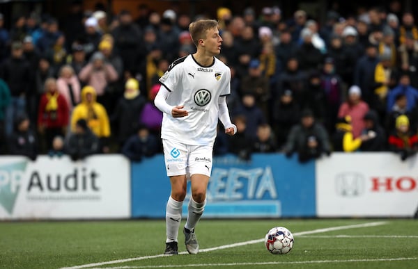 Huuhkajat Saavat Vahvistusta: Benjamin Källmanin Tarina Huuhkajat Saavat Vahvistusta: Benjamin Källmanin Tarina