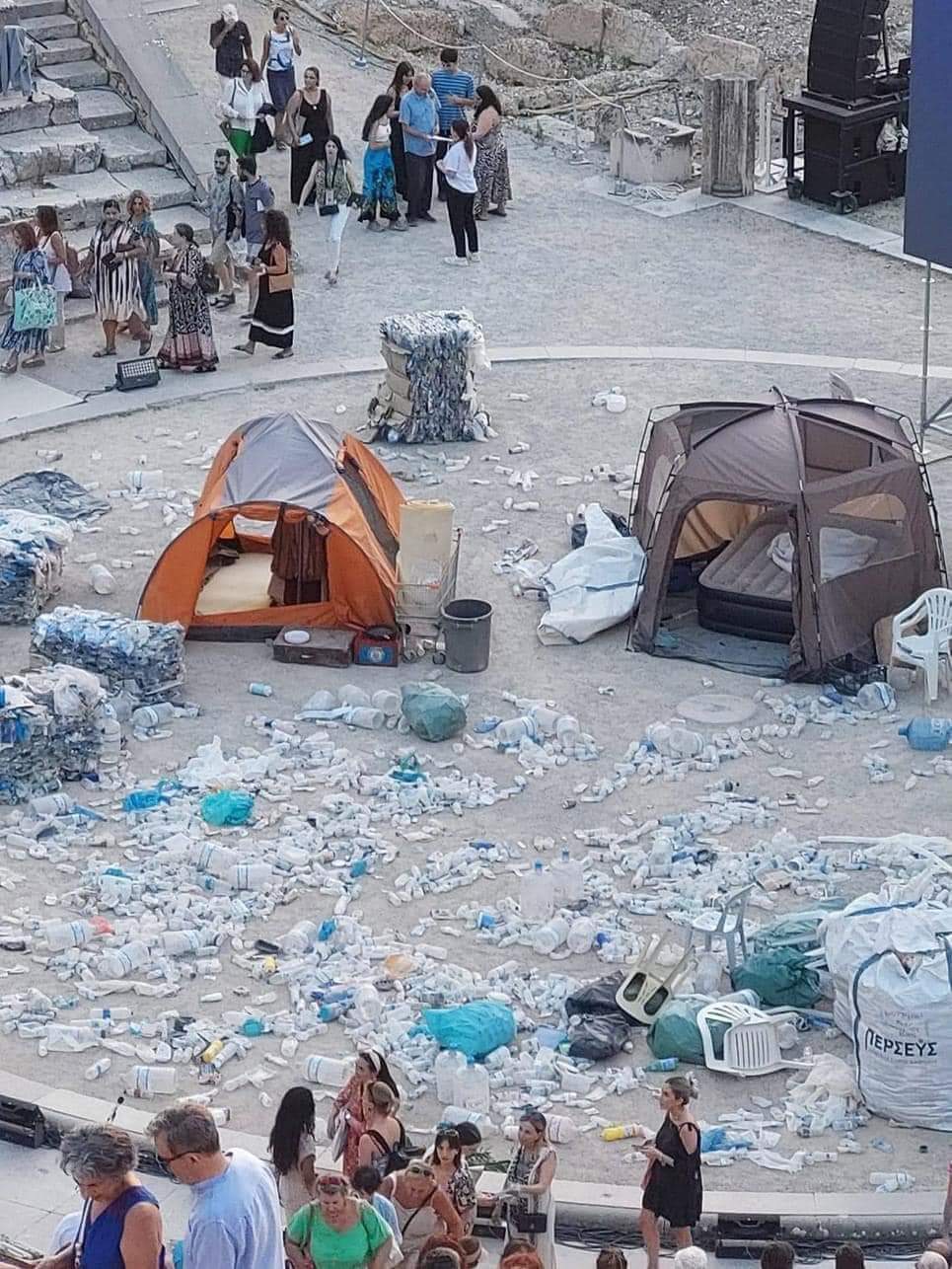 Η Καταρράκωση Της Αξίας: Η Περίπτωση Βαγγέλη Γιακουμάκη Η Καταρράκωση Της Αξίας: Η Περίπτωση Βαγγέλη Γιακουμάκη
