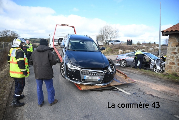 Incident À Dijon : Un Véhicule S'écrase Contre Un Mur, Rue Michel-Servet - Le Conducteur Se Rend Incident À Dijon : Un Véhicule S'écrase Contre Un Mur, Rue Michel-Servet - Le Conducteur Se Rend
