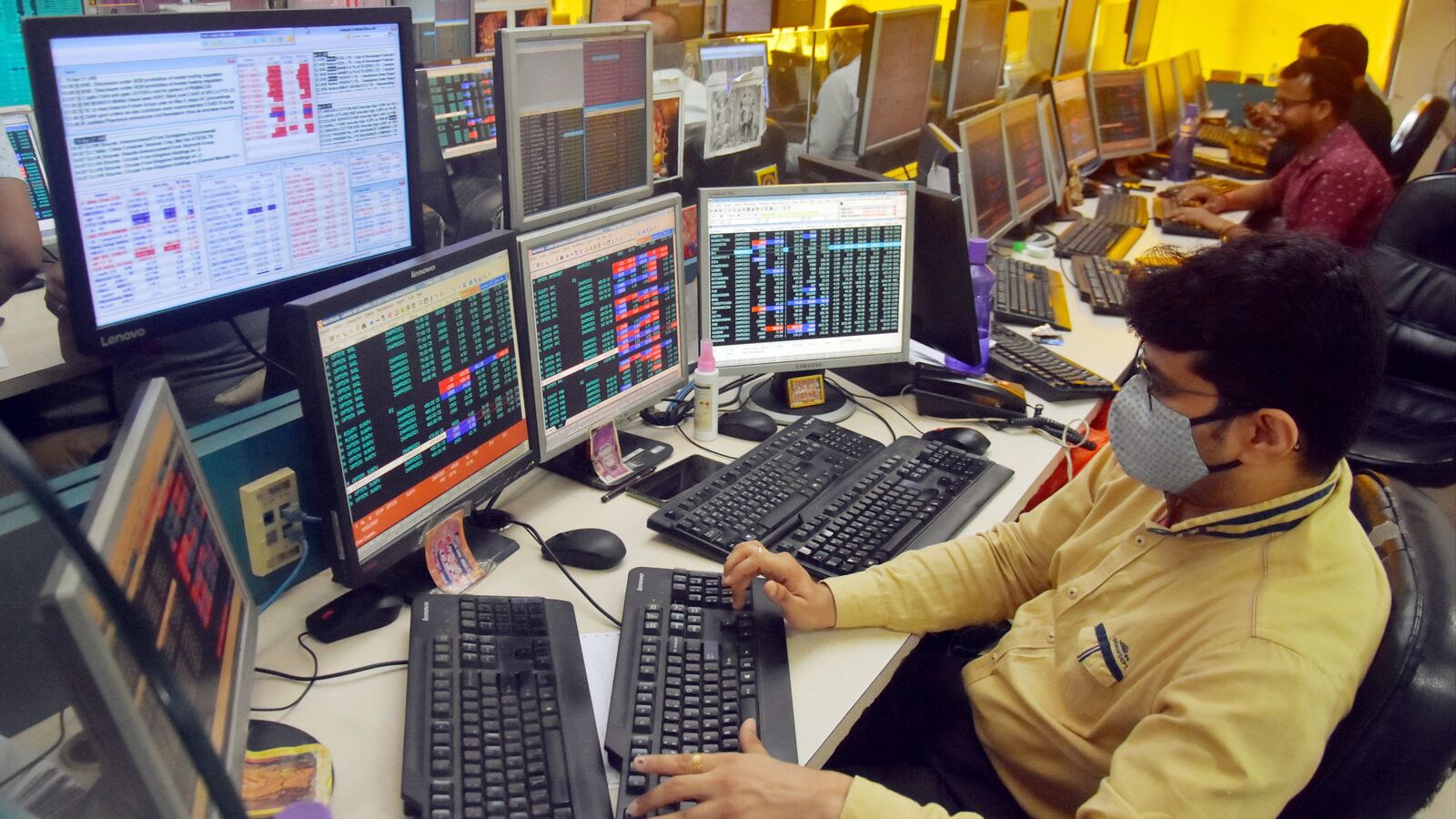 Indian Stock Market Update: Sensex & Nifty Surge, Sectoral Gains Indian Stock Market Update: Sensex & Nifty Surge, Sectoral Gains
